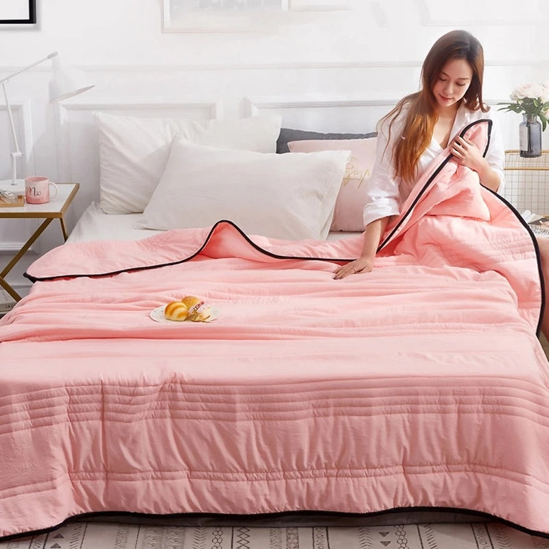 Cooling Blanket for Bed in Soft Fabric with Moisture Control 10