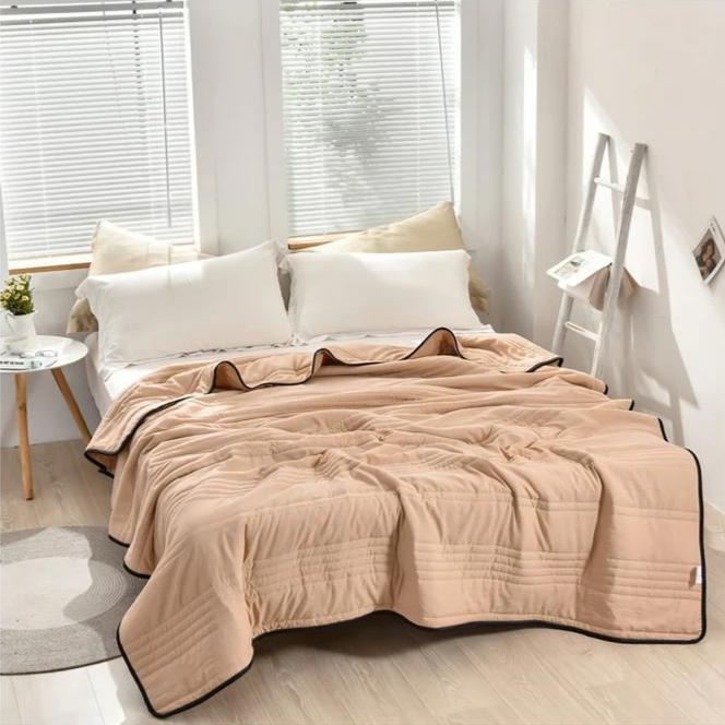 Cooling Blanket for Bed in Soft Fabric with Moisture Control 9