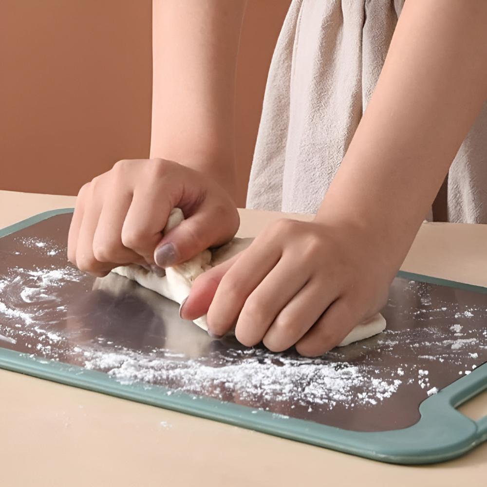 Double-Sided Stainless Steel Chopping Board with Integrated Garlic Grinder – Eco-Friendly Rice Husk Fiber, Non-Stick and Dishwasher Safe 3