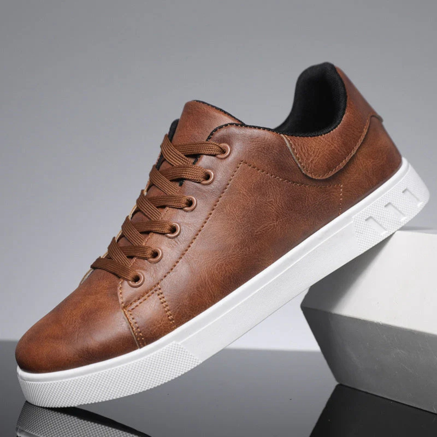 Men's Casual Low Top Sneakers with Lace-Up Design and Cushioned Sole 0