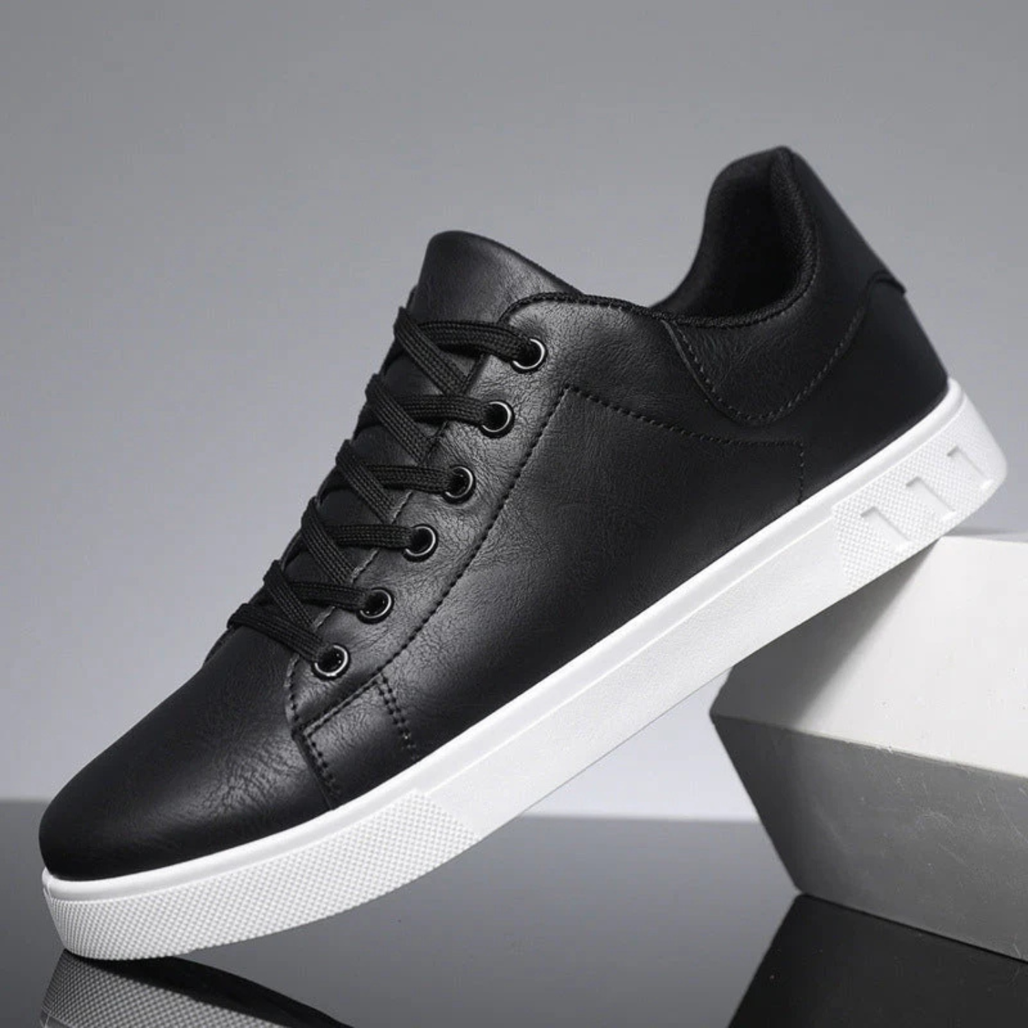 Men's Casual Low Top Sneakers with Lace-Up Design and Cushioned Sole 2
