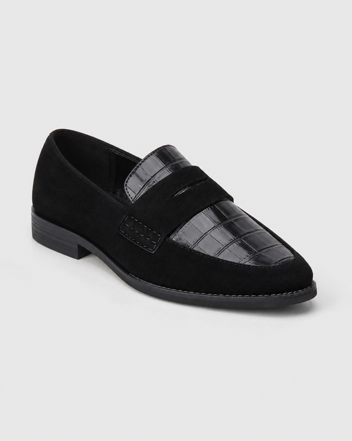 Women’s Black Leather Loafers with Slip-On Design and Orthopedic Support 05