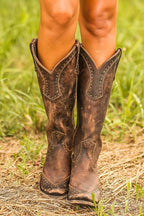 Women’s Chunky Heels Boots with Rivet Accents 0