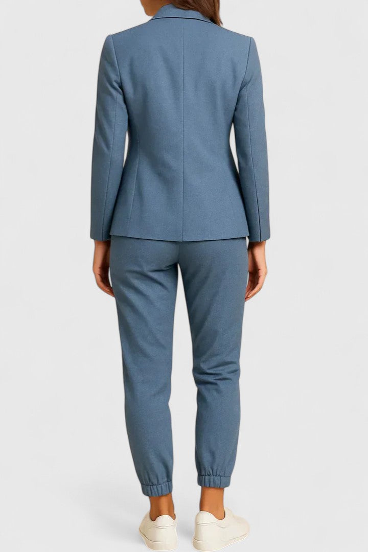 Women’s Elegant Jacket and Pants Set with Classic Cut 2