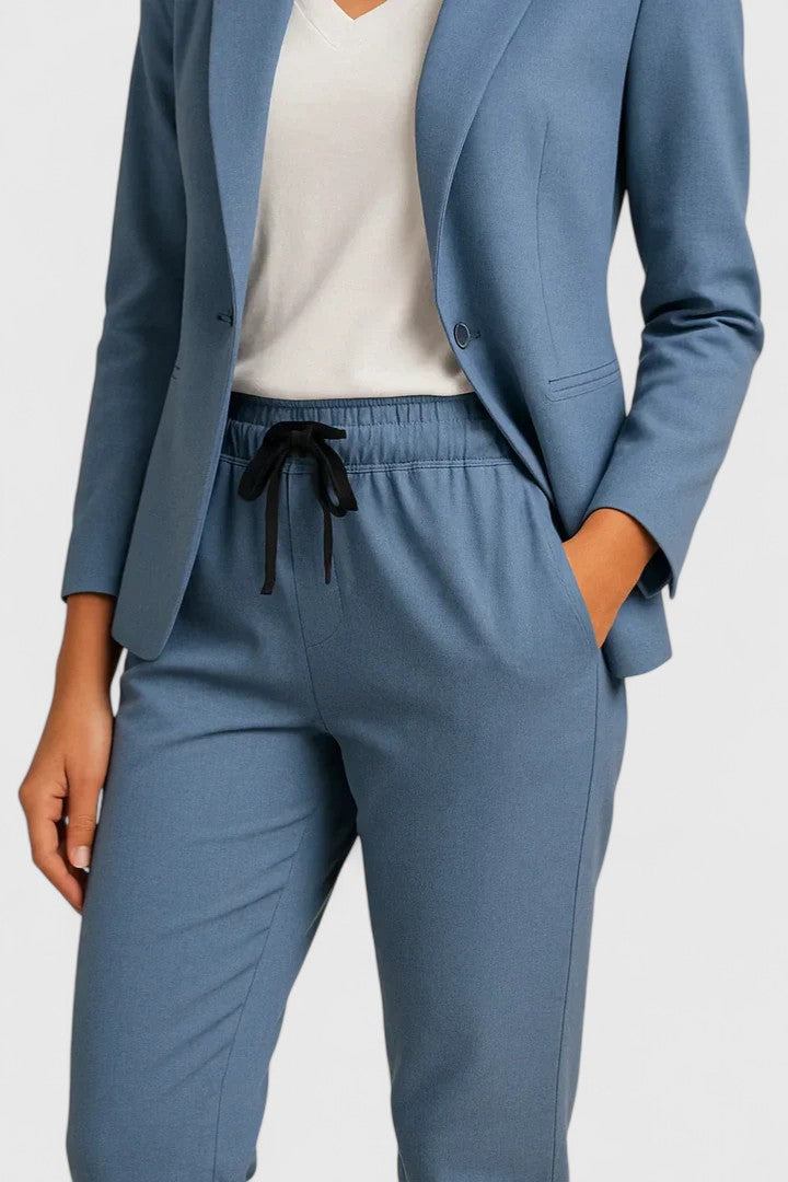 Women’s Elegant Jacket and Pants Set with Classic Cut 3