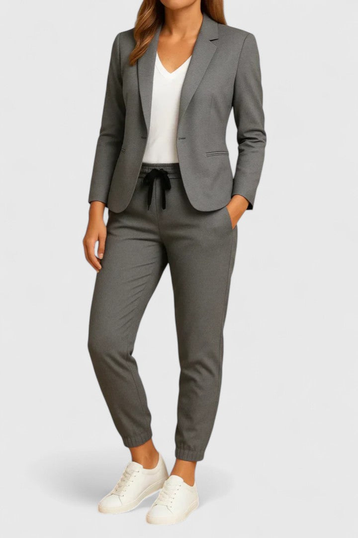 Women’s Elegant Jacket and Pants Set with Classic Cut 4