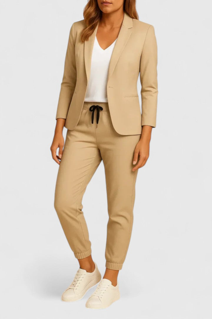 Women’s Elegant Jacket and Pants Set with Classic Cut 5