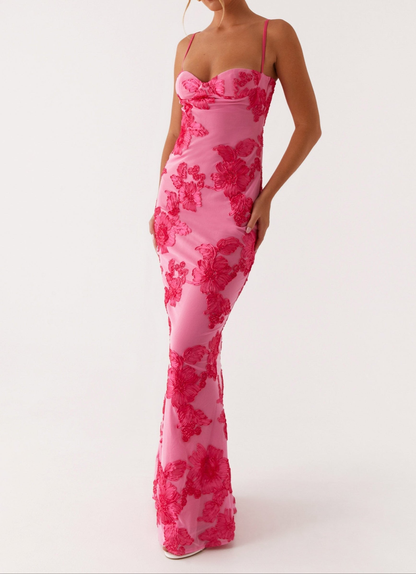 Women’s Elegant Maxi Dress with Sweetheart Neckline and Adjustable Straps 3