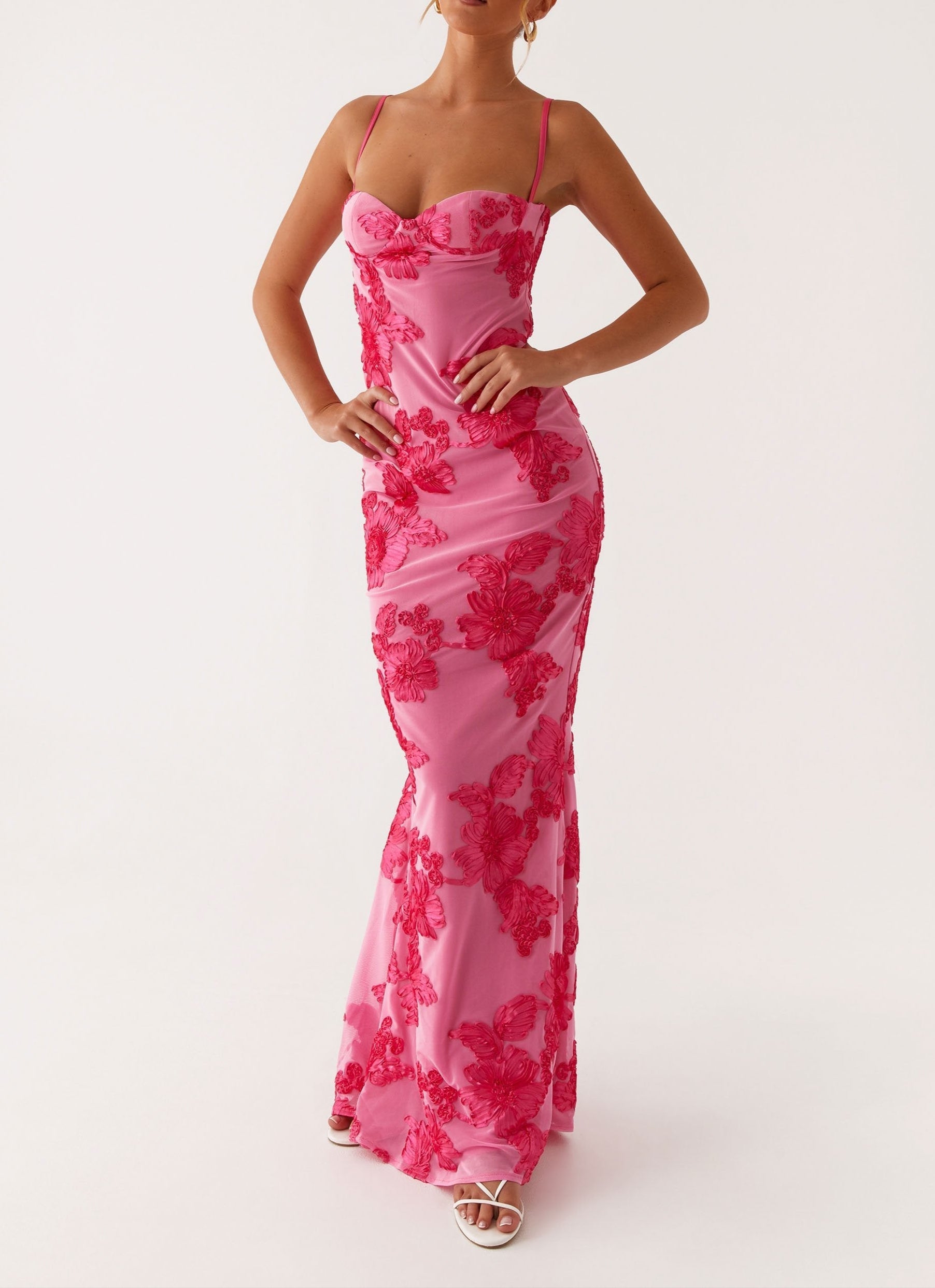Women’s Elegant Maxi Dress with Sweetheart Neckline and Adjustable Straps 4