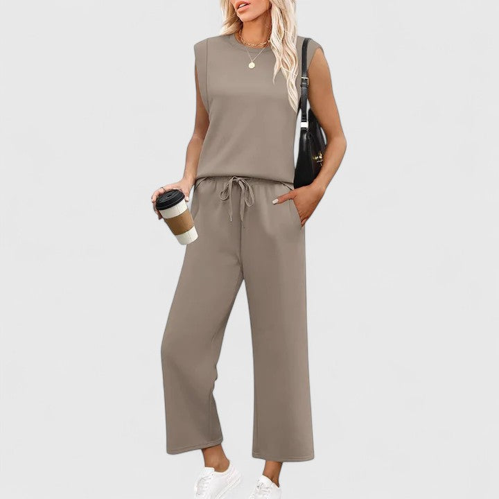 Women’s Elegant Two-Piece Set with Round Neckline and Wide-Leg Pants 3
