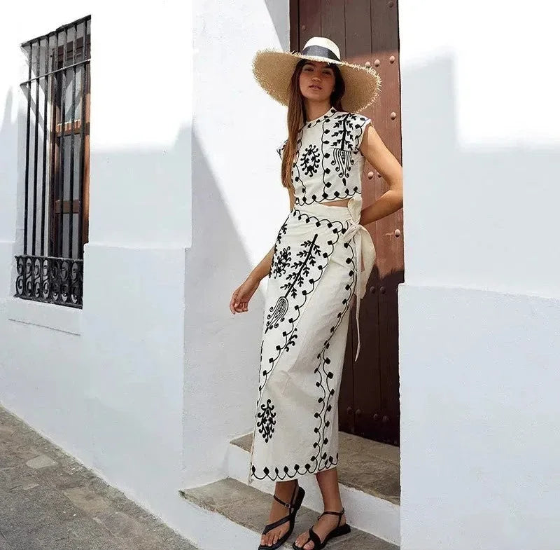 Women’s Embroidered Sleeveless Set with Flowing Skirt in Lightweight Fabric 1
