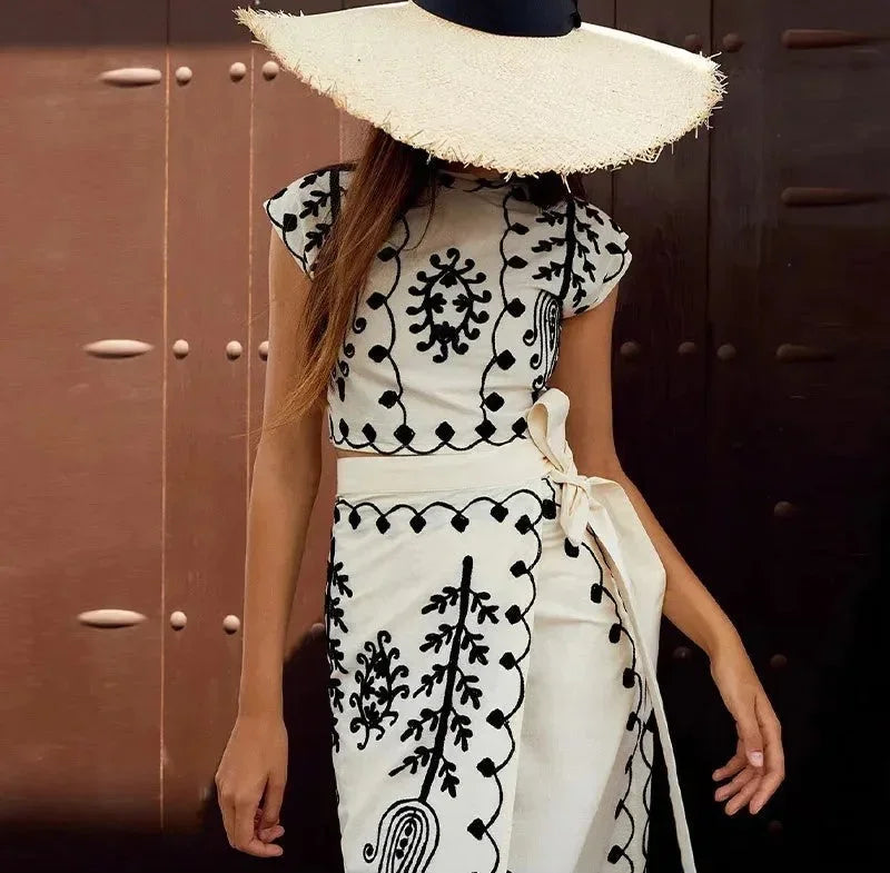 Women’s Embroidered Sleeveless Set with Flowing Skirt in Lightweight Fabric 2