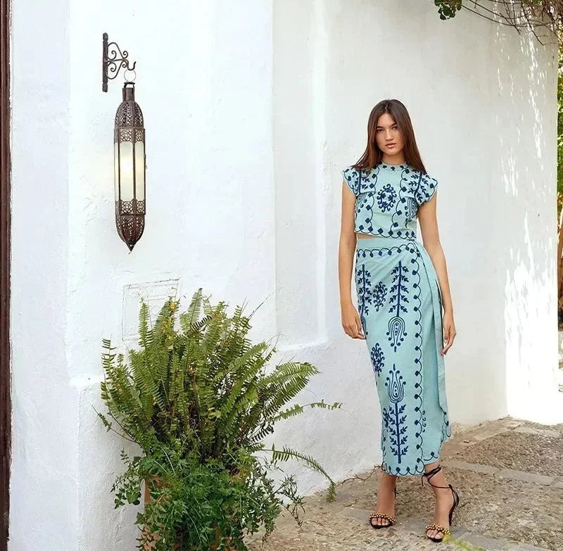 Women’s Embroidered Sleeveless Set with Flowing Skirt in Lightweight Fabric 6
