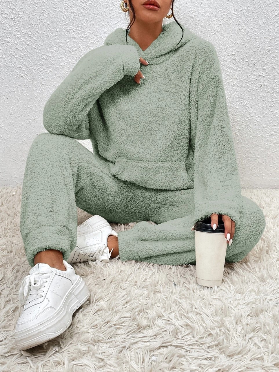 Women’s Fleece Loungewear Set with Oversized Hoodie and Joggers 1