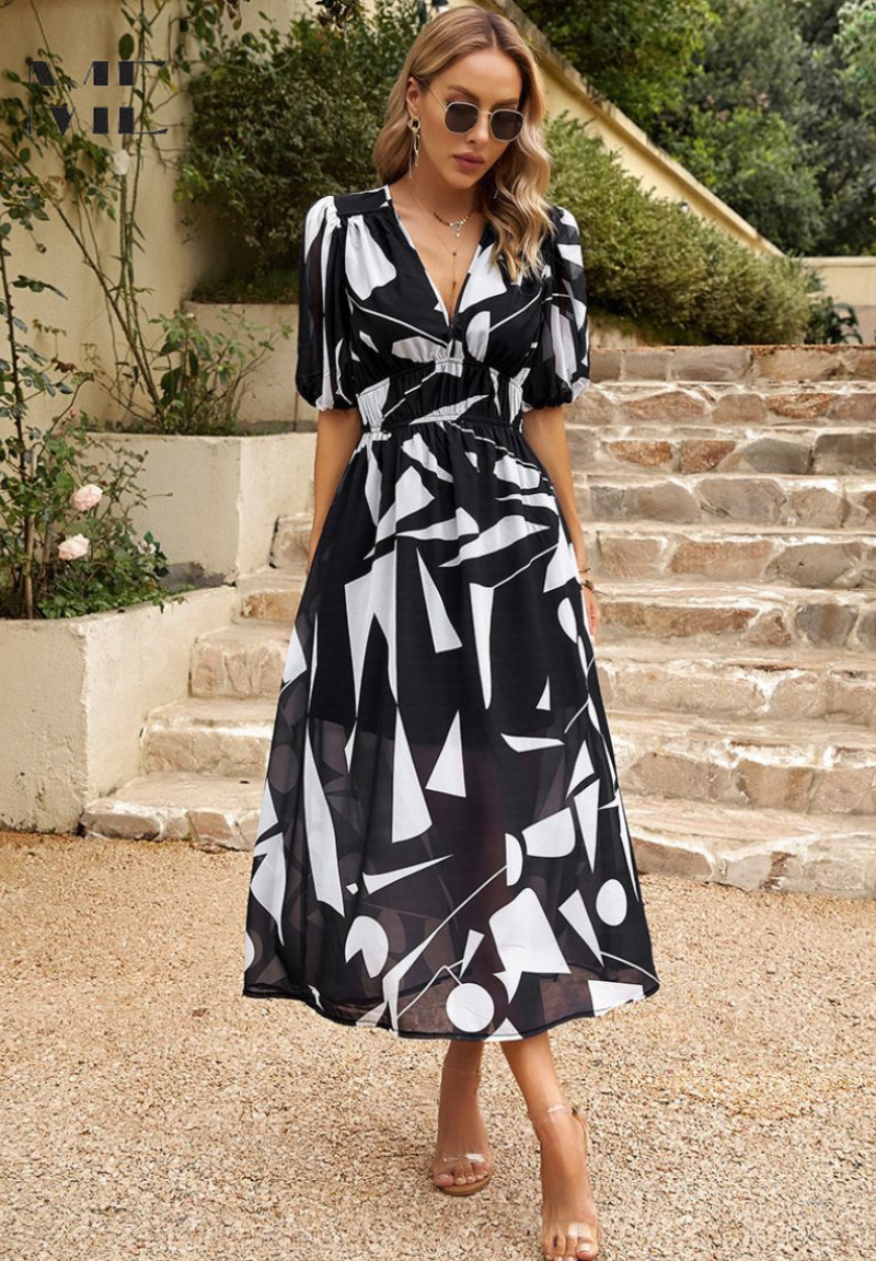 Women’s Floral Midi Dress in Lightweight Fabric with V-Neck and Puff Sleeves 9