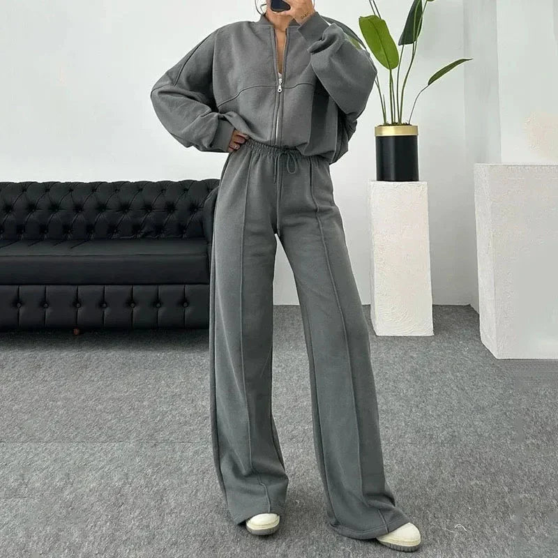 Women's Jogging Set in Soft Fabric with Loose Jacket for Casual Comfort 4