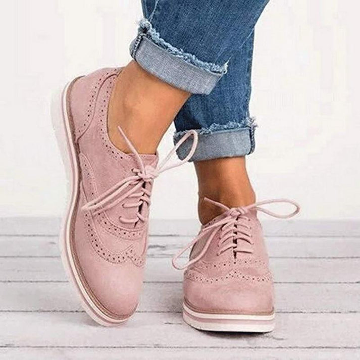 Women's Lace-Up Platform Oxford Shoes with Wingtip Design in Black 0