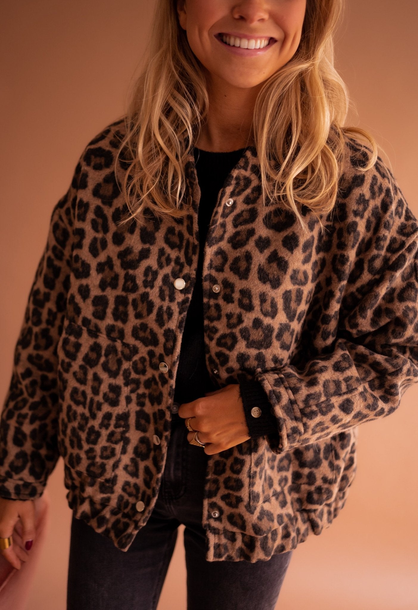 Women’s Lightweight Leopard Print Jacket with Versatile Styling 0