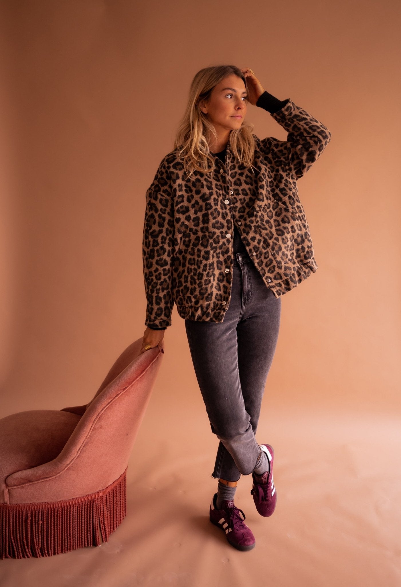 Women’s Lightweight Leopard Print Jacket with Versatile Styling 3