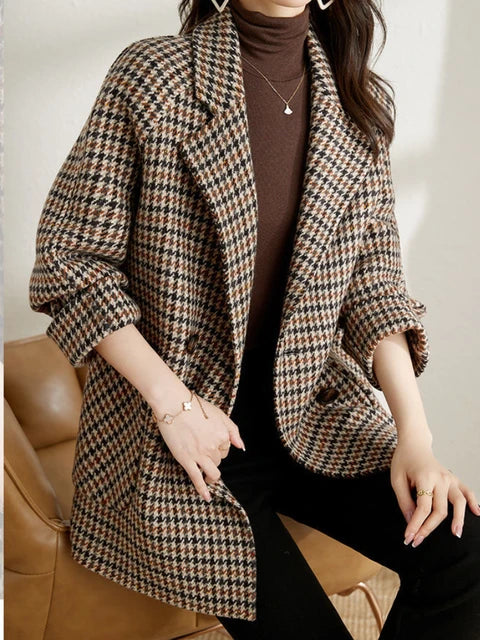 Women’s Long Checkered Blazer with Notched Lapels and Relaxed Fit 1
