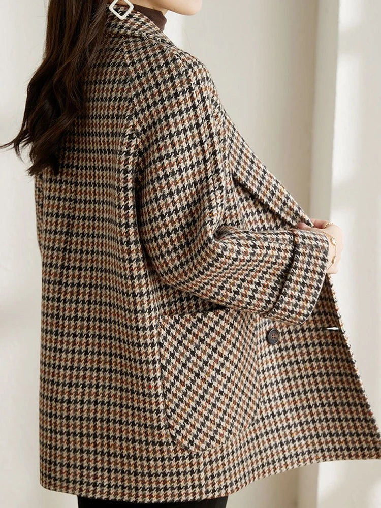 Women’s Long Checkered Blazer with Notched Lapels and Relaxed Fit 2