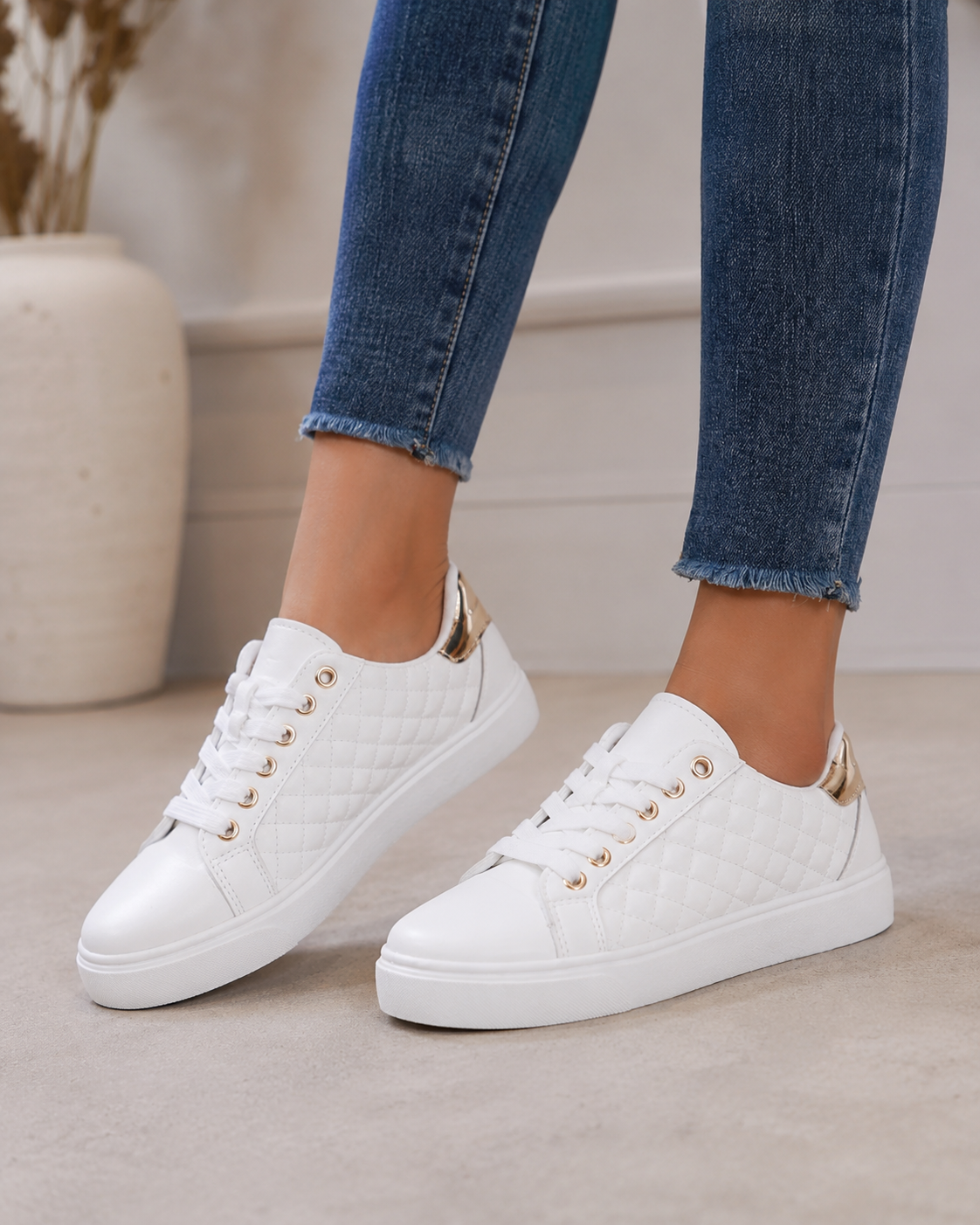 Women’s Orthopedic Lace-Up Shoes with Quilted Detailing for All-Day Comfort 02