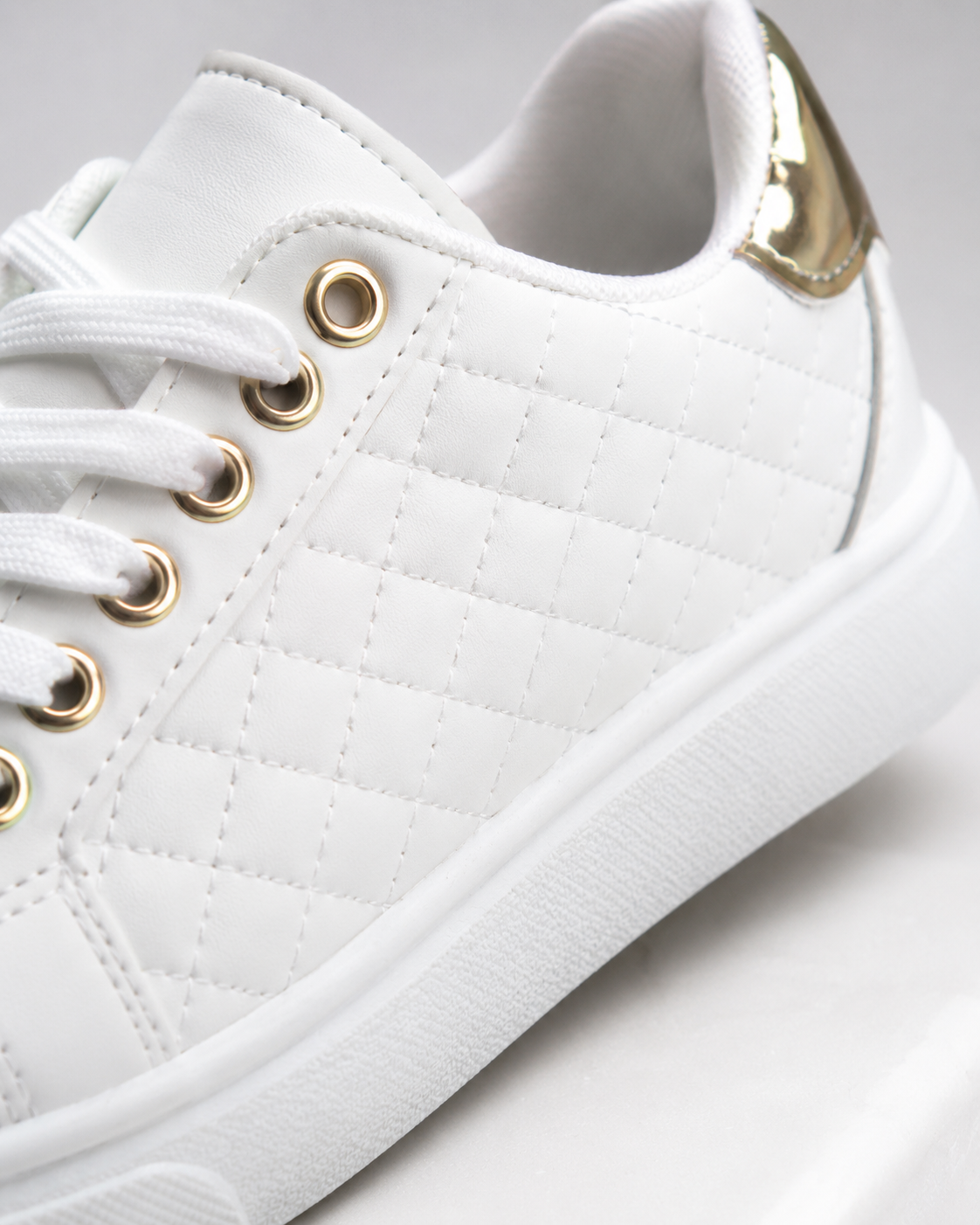 Women’s Orthopedic Lace-Up Shoes with Quilted Detailing for All-Day Comfort 03