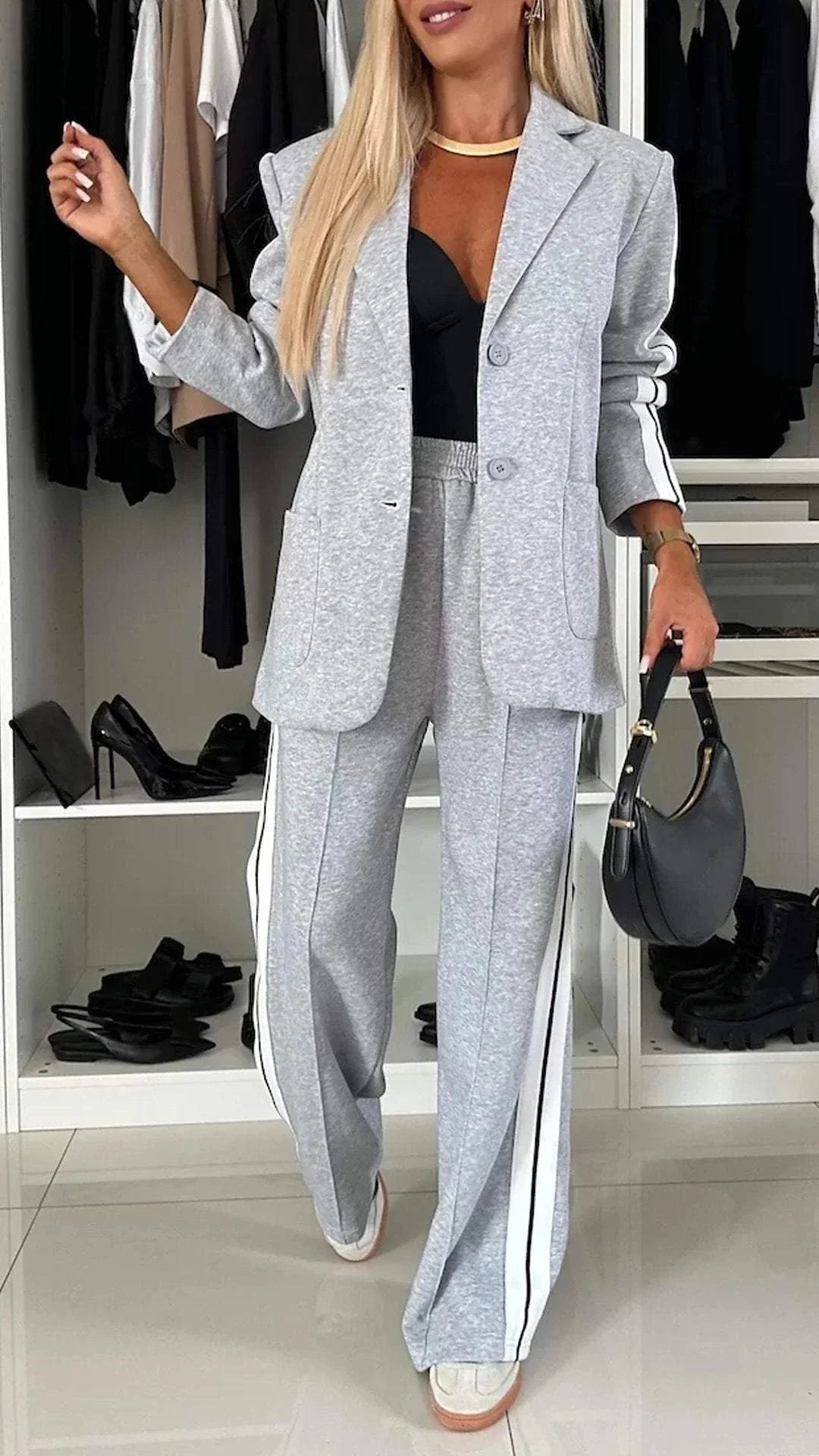 Women's Striped Blazer and Pant Suit Set with Tailored Fit and Pockets 2