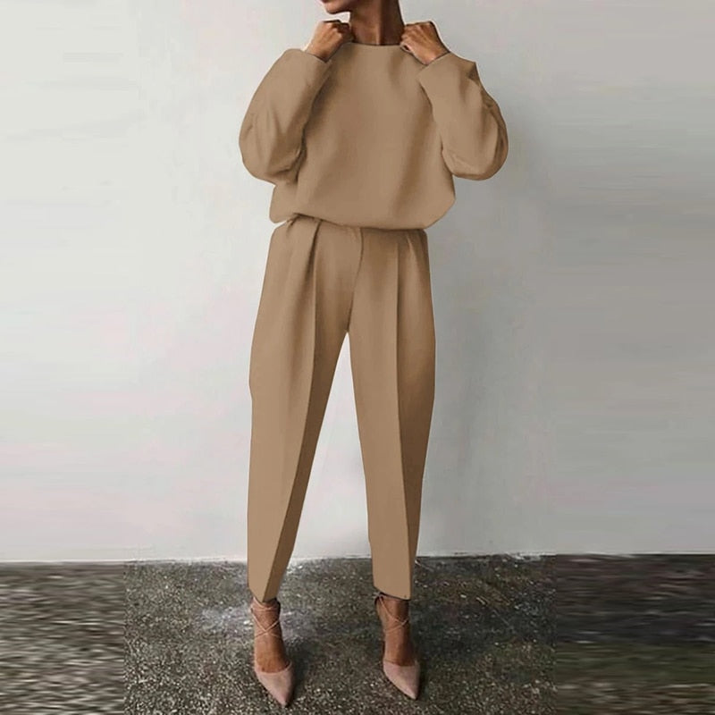 Women’s Tailored Two Piece Suit Set in Lightweight Fabric for Versatile Styling 1