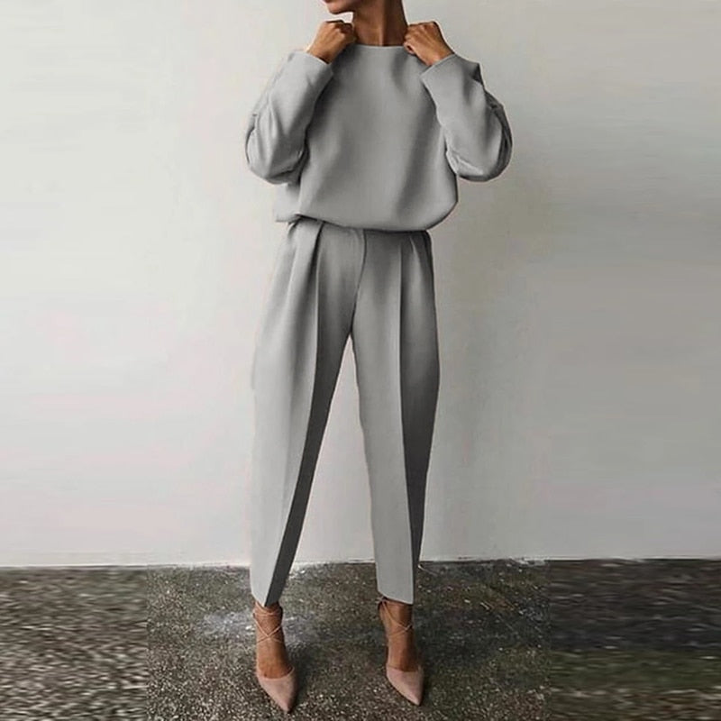 Women’s Tailored Two Piece Suit Set in Lightweight Fabric for Versatile Styling 2